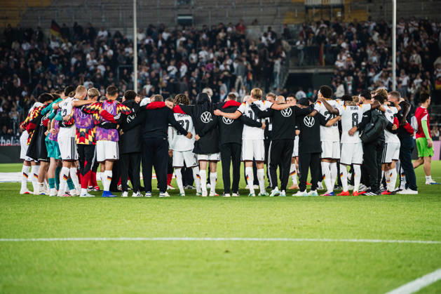 U21, U 21 EM-Qualifikation: Deutschland - Georgien, 06.10.2026 Mannschaftskreis nach Abpfiff; Fußball, EM-Qualifikation U 21, 10. Spieltag: Deutschland vs. Georgien am 06.10.2026, Bielefeld DFB REGULATIONS PROHIBIT ANY USE OF PHOTOGRAPHS AS IMAGE SEQUENCES AND OR QUASI-VIDEO. Copyright: xBEAUTIFULxSPORTS Tonhäuserx