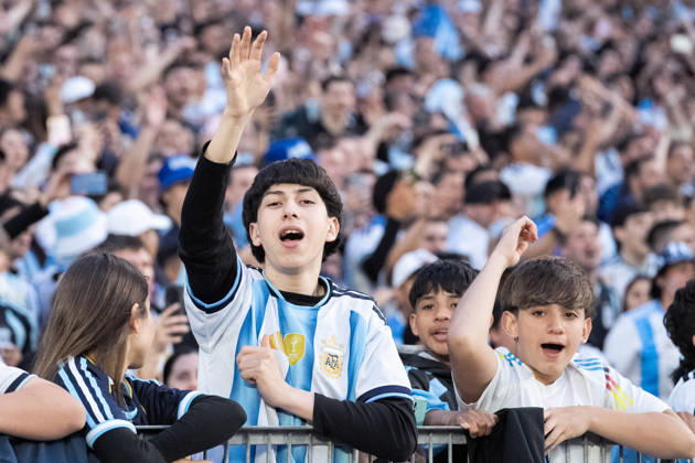 BUENOS AIRES, ARGENTINA - OCTOBER 06: Fans of Argentina cheer in the stands prior the International Friendly, Länderspiel, Nationalmannschaft football match between Argentina and Benin at Estadio Monumental Antonio V. Liberti on October 06, 2026 in Buenos Aires, Argentina. Lionel Messi is making his final appearance for Argentina following his announcement of international retirement. (Photo by Richard Callis Sports Press Photo) Copyright: xRichardxCallis SportsxPressxPhotox Sportspressphoto_SPR247638