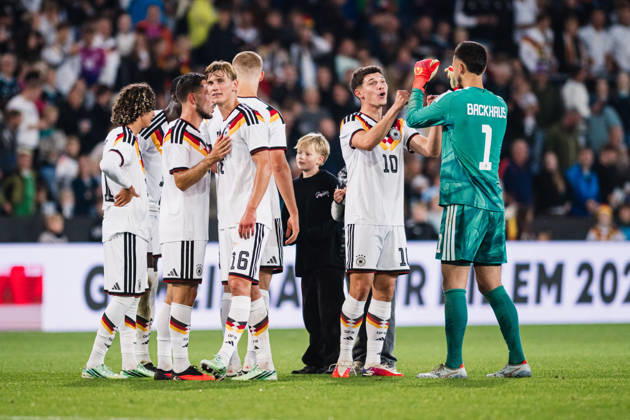 U21, U 21 EM-Qualifikation: Deutschland - Georgien, 06.10.2026 Aljoscha Kemlein (Deutschland, 16), Mert Kömür (Deutschland, 10), Mio Backhaus (Deutschland, 1); Fußball, EM-Qualifikation U 21, 10. Spieltag: Deutschland vs. Georgien am 06.10.2026, Bielefeld DFB REGULATIONS PROHIBIT ANY USE OF PHOTOGRAPHS AS IMAGE SEQUENCES AND OR QUASI-VIDEO. Copyright: xBEAUTIFULxSPORTS Tonhäuserx