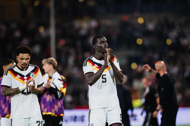 U21, U 21 EM-Qualifikation: Deutschland - Georgien, 06.10.2026 Joshua Quarshie (Deutschland, 5) klatscht nach Abpfiff; Fußball, EM-Qualifikation U 21, 10. Spieltag: Deutschland vs. Georgien am 06.10.2026, Bielefeld DFB REGULATIONS PROHIBIT ANY USE OF PHOTOGRAPHS AS IMAGE SEQUENCES AND OR QUASI-VIDEO. Copyright: xBEAUTIFULxSPORTS Tonhäuserx
