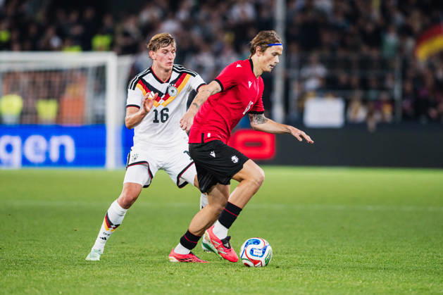 U21, U 21 EM-Qualifikation: Deutschland - Georgien, 06.10.2026 Aljoscha Kemlein (Deutschland, 16) gegen Luka Latsabidze (Georgien, 15); Fußball, EM-Qualifikation U 21, 10. Spieltag: Deutschland vs. Georgien am 06.10.2026, Bielefeld DFB REGULATIONS PROHIBIT ANY USE OF PHOTOGRAPHS AS IMAGE SEQUENCES AND OR QUASI-VIDEO. Copyright: xBEAUTIFULxSPORTS Tonhäuserx