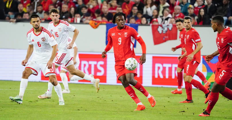 06.10.26 Luzern Schweiz. Thermoplan Arena Fussball Herren Saison 2026-2027 Nations League Schweiz - Nordmazedonien 3-0 .Bild, Johan Manzambi SUI MITTE Aktion Zweikampf