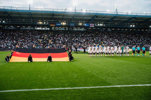 U21, U 21 EM-Qualifikation: Deutschland - Georgien, 06.10.2026 Deutschland bei der Hymne, Paris Brunner (Deutschland, 19), Noah Darvich (Deutschland, 17), Aljoscha Kemlein (Deutschland, 16), Dženan PejÄinović (Deutschland, 11), Nnamdi Collins (Deutschland, 20), Noel Aseko (Deutschland, 8), Joshua Quarshie (Deutschland, 5), Lukas Ullrich (Deutschland, 3), Elias Baum (Deutschland, 2), Mio Backhaus (Deutschland, 1), Nicolò Tresoldi (Deutschland, 9), daneben die Deutschland auf dem Boden; Fußball, EM-Qualifikation U 21, 10. Spieltag: Deutschland vs. Georgien am 06.10.2026, Bielefeld DFB REGULATIONS PROHIBIT ANY USE OF PHOTOGRAPHS AS IMAGE SEQUENCES AND OR QUASI-VIDEO. Copyright: xBEAUTIFULxSPORTS Tonhäuserx