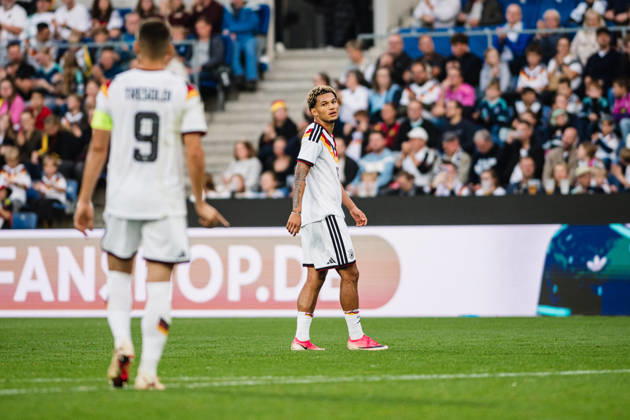 U21, U 21 EM-Qualifikation: Deutschland - Georgien, 06.10.2026 Paris Brunner (Deutschland, 19) schaut zu NicolÃ² Tresoldi (Deutschland, 9); Fußball, EM-Qualifikation U 21, 10. Spieltag: Deutschland vs. Georgien am 06.10.2026, Bielefeld DFB REGULATIONS PROHIBIT ANY USE OF PHOTOGRAPHS AS IMAGE SEQUENCES AND OR QUASI-VIDEO. Copyright: xBEAUTIFULxSPORTS Tonhäuserx