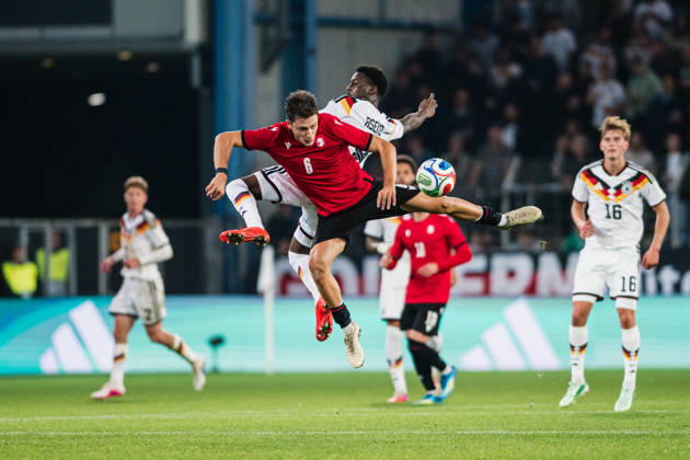 U21, U 21 EM-Qualifikation: Deutschland - Georgien, 06.10.2026 Luftzweikampf Noel Aseko (Deutschland, 8), Dachi Lordkipanidze (Georgien, 6); Fußball, EM-Qualifikation U 21, 10. Spieltag: Deutschland vs. Georgien am 06.10.2026, Bielefeld DFB REGULATIONS PROHIBIT ANY USE OF PHOTOGRAPHS AS IMAGE SEQUENCES AND OR QUASI-VIDEO. Copyright: xBEAUTIFULxSPORTS Tonhäuserx
