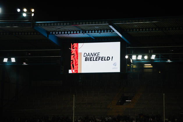 U21, U 21 EM-Qualifikation: Deutschland - Georgien, 06.10.2026 Rekordkulisse, Anzeige, Zuschauerrekord, 20049 Zuschauer, Danke Bielefeld; Fußball, EM-Qualifikation U 21, 10. Spieltag: Deutschland vs. Georgien am 06.10.2026, Bielefeld DFB REGULATIONS PROHIBIT ANY USE OF PHOTOGRAPHS AS IMAGE SEQUENCES AND OR QUASI-VIDEO. Copyright: xBEAUTIFULxSPORTS Tonhäuserx