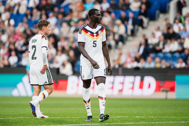 U21, U 21 EM-Qualifikation: Deutschland - Georgien, 06.10.2026 Freisteller, Joshua Quarshie (Deutschland, 5), dahinter Elias Baum (Deutschland, 2); Fußball, EM-Qualifikation U 21, 10. Spieltag: Deutschland vs. Georgien am 06.10.2026, Bielefeld DFB REGULATIONS PROHIBIT ANY USE OF PHOTOGRAPHS AS IMAGE SEQUENCES AND OR QUASI-VIDEO. Copyright: xBEAUTIFULxSPORTS Tonhäuserx