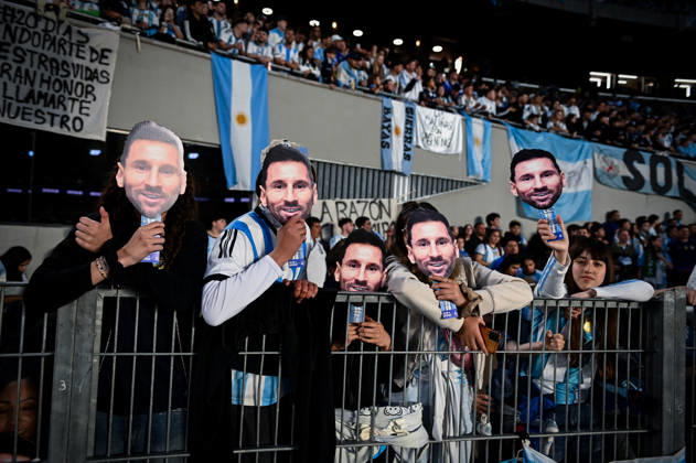 Argentina x Benin BUENOS AIRES, AR - 06.10.2026: ARGENTINA X BENIN - Fans of Argentina during the International Friendly, Länderspiel, Nationalmannschaft match between Argentina and Benin on Tuesday, October 6, 2026, at the Estadio Monumental in Buenos Aires, Argentina. The match marks Messi& 39;s farewell to the Argentine national team, Nationalteam (Photo: Gabriel Sotelo Fotoarena) x3026019x GabrielxSotelo