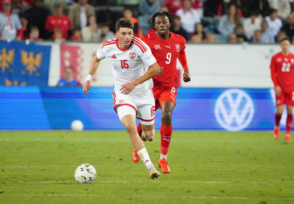06.10.26 Luzern Schweiz. Thermoplan Arena Fussball Herren Saison 2026-2027 Nations League Schweiz - Nordmazedonien 3-0 .Bild, Ardon Jashari SUI Tihomir Kostadinov NMK gegen Johan Manzambi SUI hinten Aktion Zweikampf
