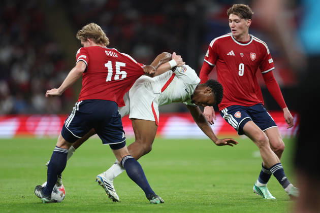 England v Czechia 06 October 2026, London - International Football - UEFA Nations League - England v Czechia - Pavel Sulc and Ryan Naderi of Czechia surround Myles Lewis-Skelly of England - Photo: Charlotte Wilson Offside. London UK Copyright: xCharlottexWilsonx xOffsidexOffside