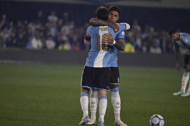 BUENOS AIRES, ARGENTINA - OCTOBER 06 : Forward Lionel Messi 10 of Argentina high-fives teammate Enzo Fernandez 8 during an International Friendly, Länderspiel, Nationalmannschaft match against Benin at Estadio Monumental on October 06, 2026 in Buenos Aires, Argentina. This historic match marks the final international appearance who wore a commemorative special-edition kit replacing the traditional manufacturer branding with his personal signature logo. Photo by SFSI Argentina national team, Nationalteam v Benin Copyright: xSFSIx