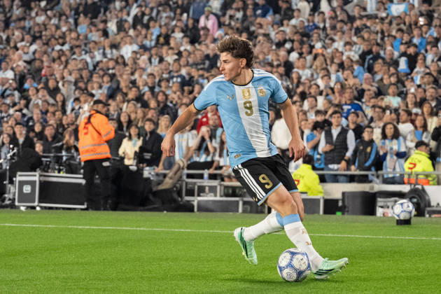 BUENOS AIRES, ARGENTINA - OCTOBER 06: Julian Alvarez of Argentina controls the ball during the International Friendly, Länderspiel, Nationalmannschaft football match between Argentina and Benin at Estadio Monumental Antonio V. Liberti on October 06, 2026 in Buenos Aires, Argentina. (Photo by Richard Callis Sports Press Photo) Copyright: xRichardxCallis SportsxPressxPhotox Sportspressphoto_SPR247805