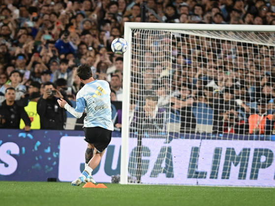 Argentina x Benin BUENOS AIRES, AR - 06.10.2026: ARGENTINA X BENIN - Lionel Messi during the International Friendly, Länderspiel, Nationalmannschaft match between Argentina and Benin on Tuesday, October 6, 2026, at the Estadio Monumental in Buenos Aires, Argentina. The match marks Messi& 39;s farewell to the Argentine national team, Nationalteam (Photo: Gabriel Sotelo Fotoarena) x3026061x GabrielxSotelo
