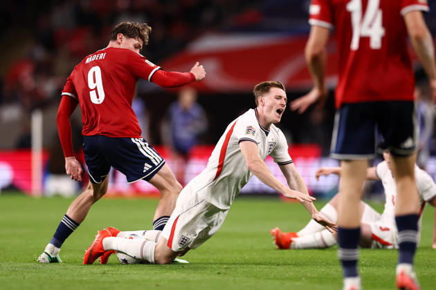 England v Czech Republic 06 October 2026, London - UEFA Nations League - England v Czech Republic - Ryan Naderi of Czechia and Elliot Anderson of England - Photo: Jacques Feeney Offside. London UK Copyright: xJacquesxFeeneyx xOffsidexOffside