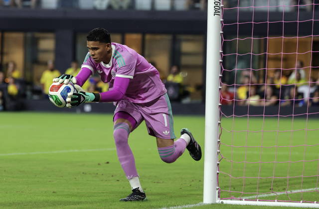 International soccer friendly - Colombia vs. Peru Colombia goalkeeper Kevin Mier in action during the international soccer friendly between Colombia and Peru at Nu Stadium in Miami, Florida, USA, 06 October 2026. MIAMI FLORIDA United States Copyright: xCRISTOBALxHERRERA-ULASHKEVICHx