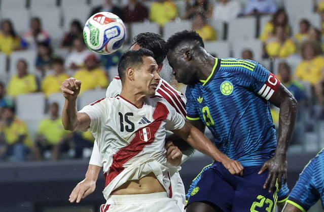 International soccer friendly - Colombia vs. Peru Peru defender Renzo Garces (L) in action against Colombia defender Davinson Sanchez (R) during the international soccer friendly between Colombia and Peru at Nu Stadium in Miami, Florida, USA, 06 October 2026. MIAMI FLORIDA United States Copyright: xCRISTOBALxHERRERA-ULASHKEVICHx