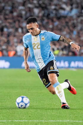 BUENOS AIRES, ARGENTINA - OCTOBER 06: Lautaro Martinez of Argentina runs with the ball during the International Friendly, Länderspiel, Nationalmannschaft football match between Argentina and Benin at Estadio Monumental Antonio V. Liberti on October 06, 2026 in Buenos Aires, Argentina. (Photo by Richard Callis Sports Press Photo) Copyright: xRichardxCallis SportsxPressxPhotox Sportspressphoto_SPR247884