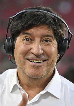 Futbol, Mexico vs Chile Partido amistoso en EEUU 2026. Ivan Zamorano es fotografiado previo al partido amistoso frente a Mexico, disputado en el estadio Los Angeles Memorial Coliseum en California, EEUU. 06 10 2026 Julio Diaz Photosport Football, Mexico vs Chile Friendly match in EEUU, 2026. Iv‡n Zamorano is photographed before the friendly match against Mexico, played at the Los Angeles Memorial Coliseum in California, EEUU. 06 10 2026 Julio Diaz Photosport Mexico vs Chile, amistoso en EEUU, 2026
