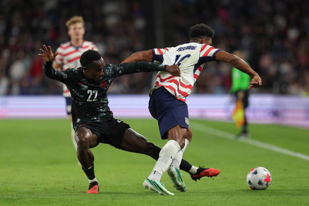 SAINT PAUL, MN - OCTOBER 06: United States Alex Freeman (16) and Canada™s Richie Laryea (22) battle for the ball during the second half of the men™s friendly match between the U.S. national team, Nationalteam and Canada™s national team on October 6th, 2026, at Allianz Field in Saint Paul, MN. (Photo by Bailey Hillesheim Icon Sportswire) SOCCER: OCT 06 USA vs Canada EDITORIAL USE ONLY Icon20261006025