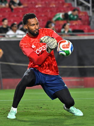 Futbol, Mexico vs Chile Partido amistoso en EEUU 2026. El jugador de Chile, Lawrence Vigouroux es fotografiado durante el partido amistoso frente a Mexico, disputado en el estadio Los Angeles Memorial Coliseum en California, EEUU. 06 10 2026 Julio Diaz Photosport Football, Mexico vs Chile Friendly match in EEUU, 2026. Chilean player Lawrence Vigouroux is photographed during a friendly match played at the Los Angeles Memorial Coliseum in California, EEUU. 06 10 2026 Julio Diaz Photosport Mexico vs Chile, amistoso en EEUU, 2026