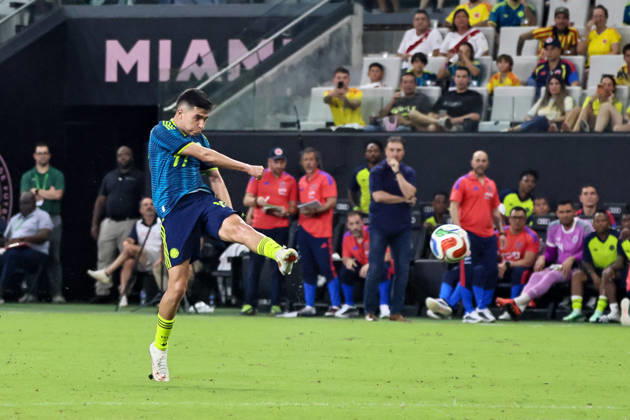 MIAMI, FL - OCTOBER 06: Samuel Velasquez 17 of Colombia shoots on goal during an International Friendly, Länderspiel, Nationalmannschaft soccer match between Colombia and Peru at NU Stadium on October 06, 2026 in Miami, Florida.(Photo by Chris Arjoon Icon Sportswire) SOCCER: OCT 06 Colombia vs Peru EDITORIAL USE ONLY Icon2610060000007