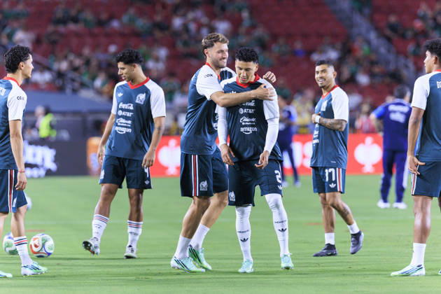 October 6, 2026, Los Angeles, California, USA: Santiago Gimenez 11 of Mexico embraces Jorge Sanchez 2 during warm ups prior to their International Friendly, Länderspiel, Nationalmannschaft match against Chile at the Los Angeles Memorial Coliseum on Tuesday October 6, 2026 in Los Angeles, California. ARIANA RUIZ PI Los Angeles USA - ZUMAp124 20261006_zaa_p124_052 Copyright: xArianaxRuizx