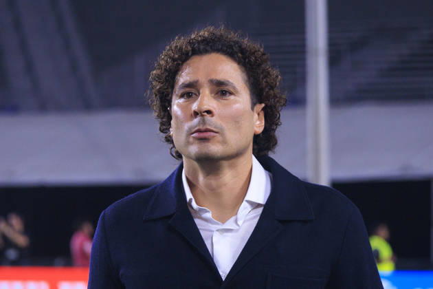 October 6, 2026, Los Angeles, California, USA: Guillermo Ochoa is honored during a ceremony prior to the International Friendly, Länderspiel, Nationalmannschaft match between Mexico and Chile at the Los Angeles Memorial Coliseum on Tuesday October 6, 2026 in Los Angeles, California. ARIANA RUIZ PI Los Angeles USA - ZUMAp124 20261006_zaa_p124_053 Copyright: xArianaxRuizx