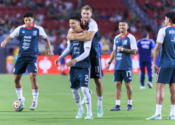 October 6, 2026, Los Angeles, California, USA: Santiago Gimenez 11 of Mexico embraces Jorge Sanchez 2 during warm ups prior to their International Friendly, Länderspiel, Nationalmannschaft match against Chile at the Los Angeles Memorial Coliseum on Tuesday October 6, 2026 in Los Angeles, California. ARIANA RUIZ PI Los Angeles USA - ZUMAp124 20261006_zaa_p124_055 Copyright: xArianaxRuizx
