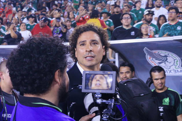 October 6, 2026, Los Angeles, California, USA: Guillermo Ochoa is honored during a ceremony prior to the International Friendly, Länderspiel, Nationalmannschaft match between Mexico and Chile at the Los Angeles Memorial Coliseum on Tuesday October 6, 2026 in Los Angeles, California. ARIANA RUIZ PI Los Angeles USA - ZUMAp124 20261006_zaa_p124_062 Copyright: xArianaxRuizx