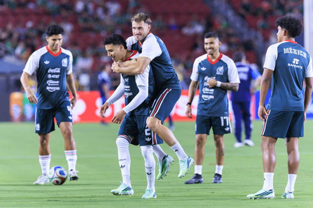 October 6, 2026, Los Angeles, California, USA: Santiago Gimenez 11 of Mexico embraces Jorge Sanchez 2 during warm ups prior to their International Friendly, Länderspiel, Nationalmannschaft match against Chile at the Los Angeles Memorial Coliseum on Tuesday October 6, 2026 in Los Angeles, California. ARIANA RUIZ PI Los Angeles USA - ZUMAp124 20261006_zaa_p124_069 Copyright: xArianaxRuizx