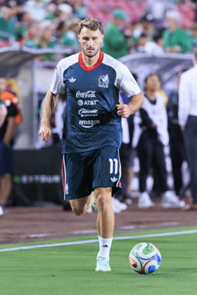 October 6, 2026, Los Angeles, California, USA: Santiago Gimenez 11 of Mexico during warm ups prior to their International Friendly, Länderspiel, Nationalmannschaft match against Chile at the Los Angeles Memorial Coliseum on Tuesday October 6, 2026 in Los Angeles, California. ARIANA RUIZ PI Los Angeles USA - ZUMAp124 20261006_zaa_p124_071 Copyright: xArianaxRuizx