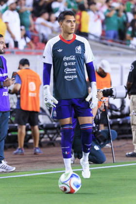October 6, 2026, Los Angeles, California, USA: Goalkeeper, Raul Rangel 1 of Mexico during warm ups prior to their International Friendly, Länderspiel, Nationalmannschaft match against Chile at the Los Angeles Memorial Coliseum on Tuesday October 6, 2026 in Los Angeles, California. ARIANA RUIZ PI Mexico Vs. Chile - ZUMAp124 20261006_zaa_p124_061 Copyright: xArianaxRuizx