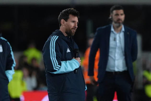 Messi bade farewell to Argentina in the friendly match against Benin BUENOS AIRES, ARGENTINA - OCTOBER 6: Argentine football legend and national team, Nationalteam captain Lionel Messi bids farewell to fans at the end of the his farewell match in front of over 80,000 spectators at the Monumental Stadium, in Buenos Aires, Argentina on October 6, 2026. Argentine football star Lionel Messi played his final international match, Länderspiel, Nationalmannschaft in the friendly game between Argentina and Benin. The 39-year-old walk onto the stadium pitch for the final time in the sky-blue and white jersey, entering his farewell as Argentina s record appearance-maker and leading scorer with 207 caps and 125 goals. Luciano Gonzalez Anadolu Buenos Aires Argentina. Editorial use only. Please get in touch for any other usage.  Copyright: x2026xAnadoluxLucianoxGonzalezx