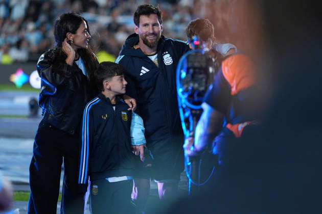 Messi bade farewell to Argentina in the friendly match against Benin BUENOS AIRES, ARGENTINA - OCTOBER 6: Argentine football legend and national team, Nationalteam captain Lionel Messi bids farewell to fans at the end of the his farewell match in front of over 80,000 spectators at the Monumental Stadium, in Buenos Aires, Argentina on October 6, 2026. Argentine football star Lionel Messi played his final international match, Länderspiel, Nationalmannschaft in the friendly game between Argentina and Benin. The 39-year-old walk onto the stadium pitch for the final time in the sky-blue and white jersey, entering his farewell as Argentina s record appearance-maker and leading scorer with 207 caps and 125 goals. Luciano Gonzalez Anadolu Buenos Aires Argentina. Editorial use only. Please get in touch for any other usage.  Copyright: x2026xAnadoluxLucianoxGonzalezx