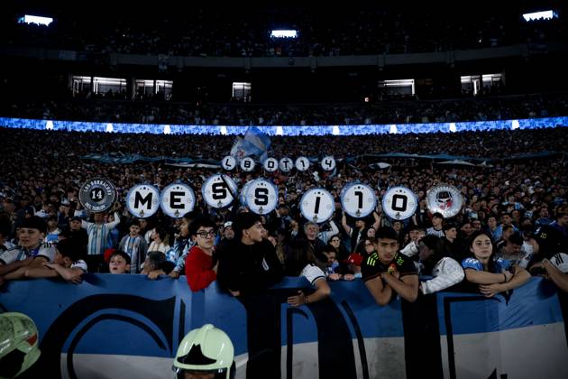 October 6, 2026, Buenos Aires, Buenos Aires, Argentina: Argentina fans seen during the match between Argentina and Benin International Friendly, Länderspiel, Nationalmannschaft match, The last match of Messi with Argentina national team, Nationalteam Final score: Argentina 3 - 0 Benin The Last Match Of Messi In Buenos Aires, Argentina - 06 Oct 2026  - ZUMAs197 20261006_aaa_s197_274 Copyright: xRobertoxxTuerox
