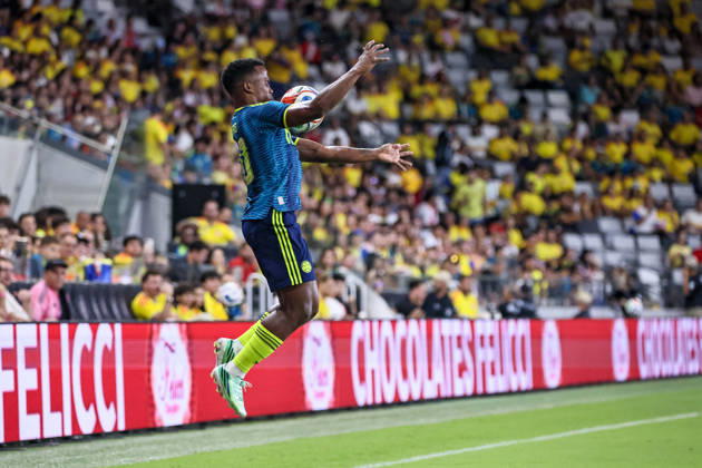 MIAMI, FL - OCTOBER 06: Jhon Arias 10 of Colombia controls a ball during an International Friendly, Länderspiel, Nationalmannschaft soccer match between Colombia and Peru at NU Stadium on October 06, 2026 in Miami, Florida.(Photo by Chris Arjoon Icon Sportswire) SOCCER: OCT 06 Colombia vs Peru EDITORIAL USE ONLY Icon2610060000047