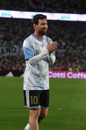 Messi juega su último partido con la selección Argentina en Buenos Aires El futbolista Lionel Messi durante el calentamiento antes del partido entre las selecciones de Argentina y Benín, a 6 de octubre de 2026, en Buenos Aires (Argentina). El partido será la última ocasión en la que Leo Messi vestirá la albiceleste tras anunciar su retiro del fútbol de selecciones. 06 OCTUBRE 2026;MESSI;ÚLTIMO PARTIDO;ARGENTINA;RETIRADA;ASTRO;FUTBOLISTA;ARGENTINO;FÚTBOL;MEJOR JUGADOR; Sebastiá Buenos Aires (Argentina) Buenos Aires (Argentina) Espana Copyright: xSebastianxHipperdingerx 7825447