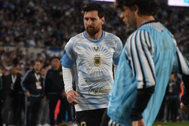 Messi juega su último partido con la selección Argentina en Buenos Aires El futbolista Lionel Messi durante el calentamiento antes del partido entre las selecciones de Argentina y Benín, a 6 de octubre de 2026, en Buenos Aires (Argentina). El partido será la última ocasión en la que Leo Messi vestirá la albiceleste tras anunciar su retiro del fútbol de selecciones. 06 OCTUBRE 2026;MESSI;ÚLTIMO PARTIDO;ARGENTINA;RETIRADA;ASTRO;FUTBOLISTA;ARGENTINO;FÚTBOL;MEJOR JUGADOR; Sebastiá Buenos Aires (Argentina) Buenos Aires (Argentina) Espana Copyright: xSebastianxHipperdingerx 7825449
