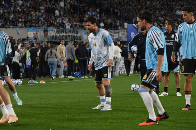 Messi juega su último partido con la selección Argentina en Buenos Aires El futbolista Lionel Messi durante el calentamiento antes del partido entre las selecciones de Argentina y Benín, a 6 de octubre de 2026, en Buenos Aires (Argentina). El partido será la última ocasión en la que Leo Messi vestirá la albiceleste tras anunciar su retiro del fútbol de selecciones. 06 OCTUBRE 2026;MESSI;ÚLTIMO PARTIDO;ARGENTINA;RETIRADA;ASTRO;FUTBOLISTA;ARGENTINO;FÚTBOL;MEJOR JUGADOR; Sebastiá Buenos Aires (Argentina) Buenos Aires (Argentina) Espana Copyright: xSebastianxHipperdingerx 7825450