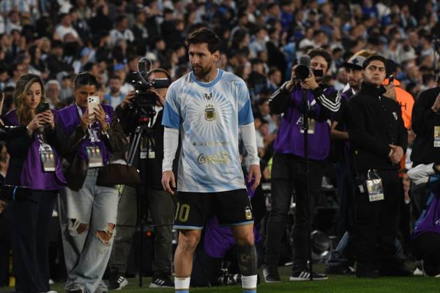 Messi juega su último partido con la selección Argentina en Buenos Aires El futbolista Lionel Messi durante el calentamiento antes del partido entre las selecciones de Argentina y Benín, a 6 de octubre de 2026, en Buenos Aires (Argentina). El partido será la última ocasión en la que Leo Messi vestirá la albiceleste tras anunciar su retiro del fútbol de selecciones. 06 OCTUBRE 2026;MESSI;ÚLTIMO PARTIDO;ARGENTINA;RETIRADA;ASTRO;FUTBOLISTA;ARGENTINO;FÚTBOL;MEJOR JUGADOR; Sebastiá Buenos Aires (Argentina) Buenos Aires (Argentina) Espana Copyright: xSebastianxHipperdingerx 7825451