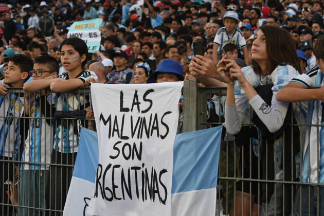Messi juega su último partido con la selección Argentina en Buenos Aires Aficionados durante la celebración del partido entre las selecciones de Argentina y Benín, a 6 de octubre de 2026, en Buenos Aires (Argentina). El partido será la última ocasión en la que Leo Messi vestirá la albiceleste tras anunciar su retiro del fútbol de selecciones. 07 OCTUBRE 2026 Sebastiá Buenos Aires (Argentina) Buenos Aires (Argentina) Espana Copyright: xSebastianxHipperdingerx 7825492