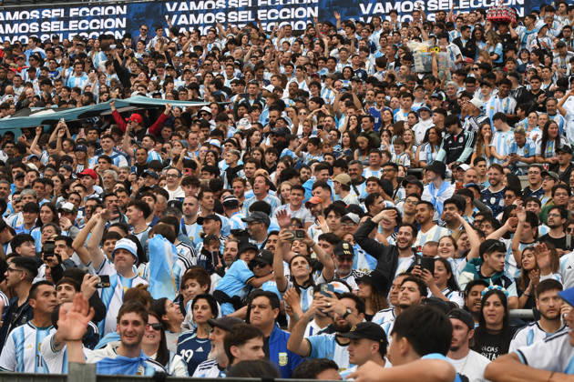 Messi juega su último partido con la selección Argentina en Buenos Aires Aficionados durante la celebración del partido entre las selecciones de Argentina y Benín, a 6 de octubre de 2026, en Buenos Aires (Argentina). El partido será la última ocasión en la que Leo Messi vestirá la albiceleste tras anunciar su retiro del fútbol de selecciones. 07 OCTUBRE 2026 Sebastiá Buenos Aires (Argentina) Buenos Aires (Argentina) Espana Copyright: xSebastianxHipperdingerx 7825494