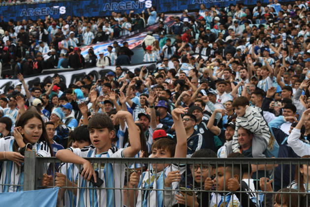 Messi juega su último partido con la selección Argentina en Buenos Aires Aficionados durante la celebración del partido entre las selecciones de Argentina y Benín, a 6 de octubre de 2026, en Buenos Aires (Argentina). El partido será la última ocasión en la que Leo Messi vestirá la albiceleste tras anunciar su retiro del fútbol de selecciones. 07 OCTUBRE 2026 Sebastiá Buenos Aires (Argentina) Buenos Aires (Argentina) Espana Copyright: xSebastianxHipperdingerx 7825496