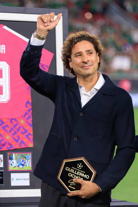 October 6, 2026, Los Angeles, California, USA: Mexico goalkeeper Guillermo Ochoa is honored during the Ã¢â‚¬oeThank You, MemoÃ¢â‚¬Â retirement ceremony prior to the International Friendly, Länderspiel, Nationalmannschaft match between Mexico and Chile at the Los Angeles Memorial Coliseum on Tuesday, October 6, 2026, in Los Angeles, California. JAVIER ROJAS PI Los Angeles USA - ZUMAp124 20261006_zaa_p124_084 Copyright: xJavierxRojasx