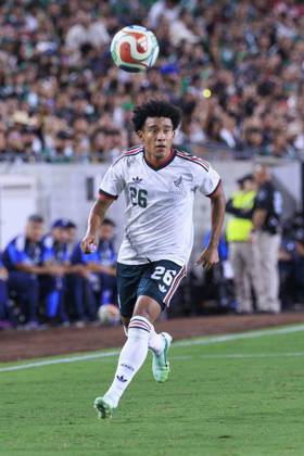 October 6, 2026, Los Angeles, California, USA: Isaias Violante 26 of Mexico during an International Friendly, Länderspiel, Nationalmannschaft match against Chile at the Los Angeles Memorial Coliseum on Tuesday October 6, 2026 in Los Angeles, California. Mexico loses to Chile, 0-2. ARIANA RUIZ PI Mexico Vs. Chile - ZUMAp124 20261006_zaa_p124_096 Copyright: xArianaxRuizx