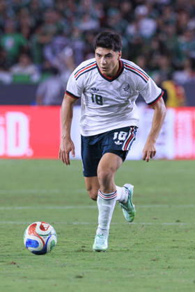 October 6, 2026, Los Angeles, California, USA: Obed Vargas 18 of Mexico during an International Friendly, Länderspiel, Nationalmannschaft match against Chile at the Los Angeles Memorial Coliseum on Tuesday October 6, 2026 in Los Angeles, California. Mexico loses to Chile, 0-2. ARIANA RUIZ PI Mexico Vs. Chile - ZUMAp124 20261006_zaa_p124_097 Copyright: xArianaxRuizx