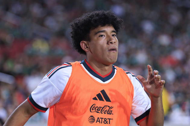 October 6, 2026, Los Angeles, California, USA: Isaias Violante 26 of Mexico during an International Friendly, Länderspiel, Nationalmannschaft match against Chile at the Los Angeles Memorial Coliseum on Tuesday October 6, 2026 in Los Angeles, California. Mexico loses to Chile, 0-2. ARIANA RUIZ PI Mexico Vs. Chile - ZUMAp124 20261006_zaa_p124_106 Copyright: xArianaxRuizx