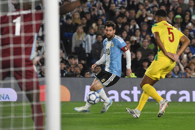 Argentina v Benin - International Friendly, Länderspiel, Nationalmannschaft Lionel Messi of Argentina plays during the match between Argentina and Benin at Estadio Monumental in Buenos Aires, Argentina, on October 6, 2026. Buenos Aires Buenos Aires Argentina Copyright: xFedericoxPerettix originalFilename:peretti-argentin261006_npeh1