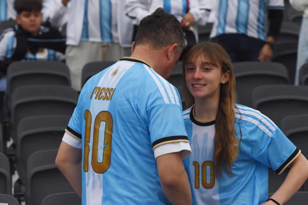 Argentina v Benin - International Friendly, Länderspiel, Nationalmannschaft Fans of Argentina wearing shirts with the name Messi attend the match between Argentina and Benin at Estadio Monumental in Buenos Aires, Argentina, on October 6, 2026. Buenos Aires Buenos Aires Argentina Copyright: xFedericoxPerettix originalFilename:peretti-argentin261006_npEuj