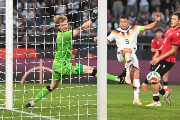Nicolo TRESOLDI (GER) Torchance Aktion, Zweikampf, gegen Torwart Papuna Beruashvili (GEO) Fussball Laenderspiel, U21, U 21 EM-Qualifikation, Deutschland - Georgien 2-0 am 06.10.2026, Schueco-Arena Bielefeld, Â